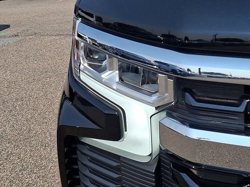 Used 2023 Chevrolet Silverado 1500 LT AWD/4WD image 12