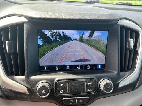 Used 2022 GMC Terrain SLT w/ Tech Package FWD image 14