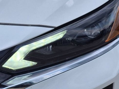 Used 2024 Nissan Altima 2.5 SV FWD image 9