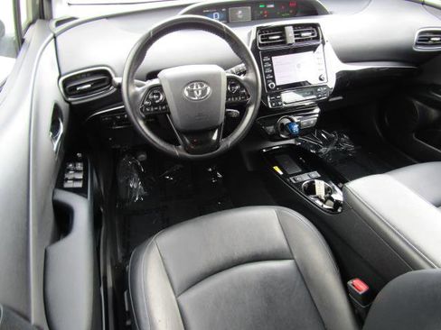 Used 2021 Toyota Prius XLE image 2