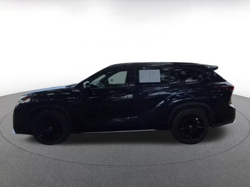 Used 2025 Toyota Highlander XSE AWD/4WD image 7