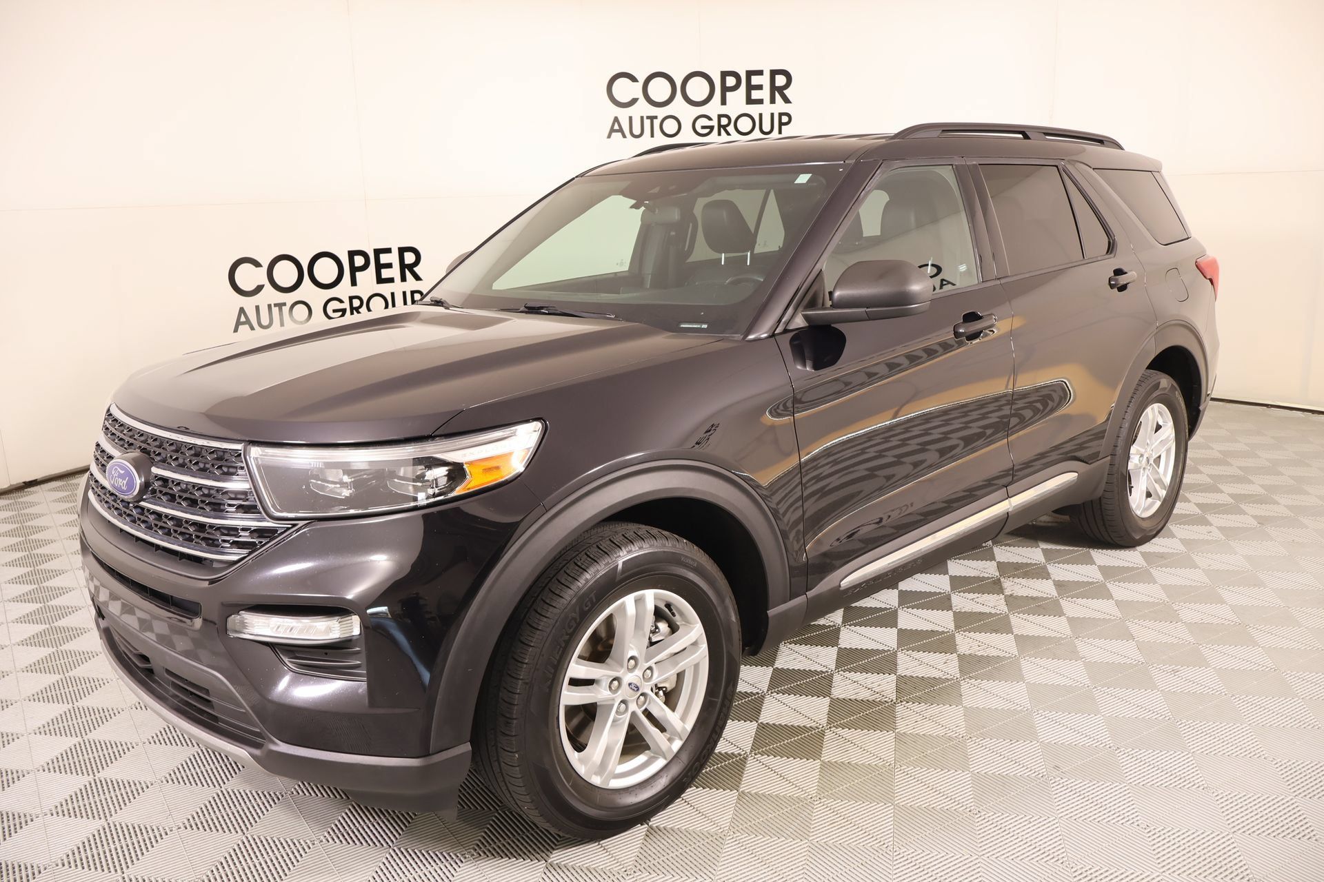 Used 2020 Ford Explorer XLT w/ Equipment Group 202A AWD/4WD image 10