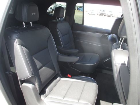Certified 2025 Buick Enclave Sport Touring FWD image 26