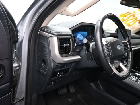 Used 2024 Ford Expedition XLT image 16