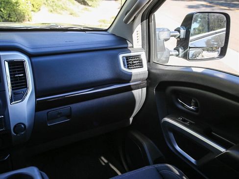 Used 2017 Nissan Titan SV image 23