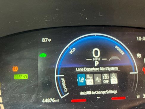 Used 2025 Toyota Camry SE FWD image 9