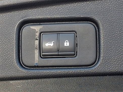 Used 2025 Nissan Pathfinder SV image 30