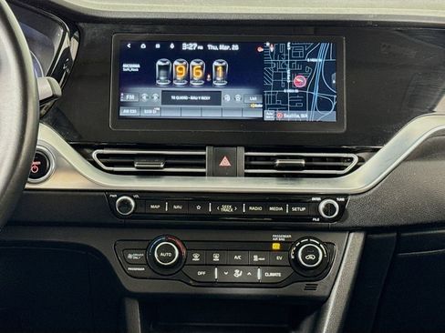 Used 2022 Kia Niro EX image 40