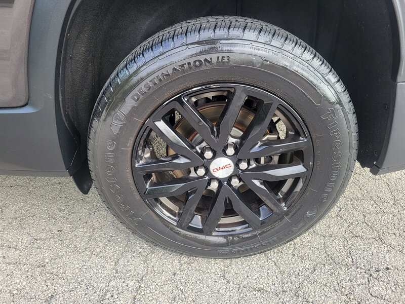 Used 2018 GMC Acadia SLT w/ LPO, Floor Liner Package FWD image 32