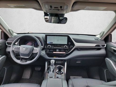 Used 2026 Toyota Highlander Limited AWD/4WD image 15