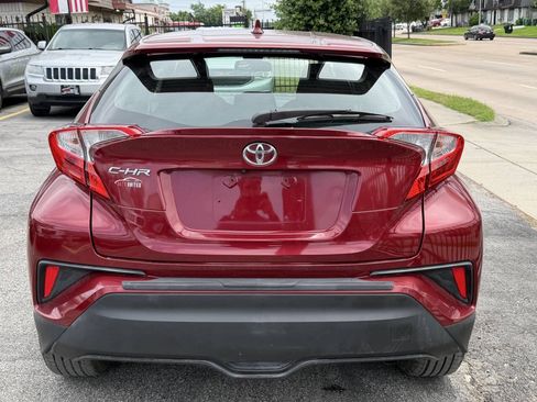 Used 2018 Toyota C-HR XLE FWD image 5
