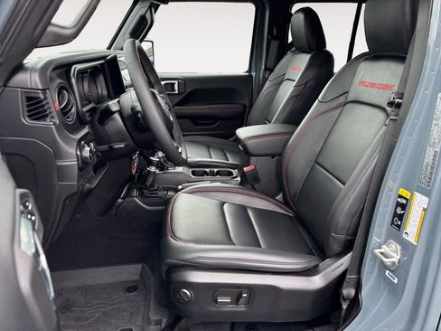 Used 2025 Jeep Wrangler Unlimited Rubicon AWD/4WD image 6