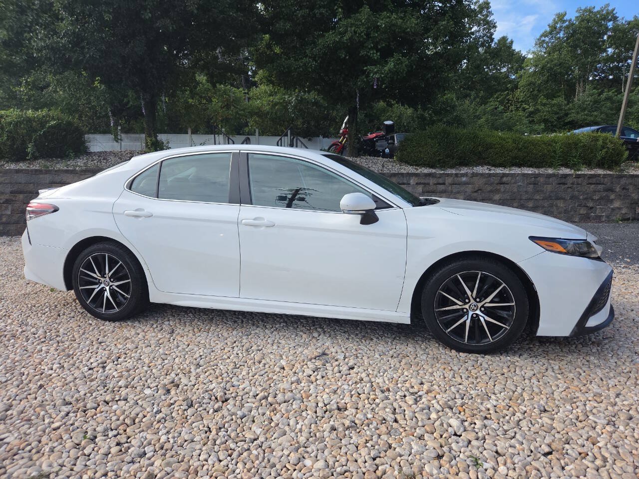 Used 2022 Toyota Camry SE FWD image 8