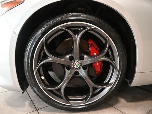 Used 2018 Alfa Romeo Giulia Ti Sport w/ Quick Order Package 22S Sport AWD/4WD image 30