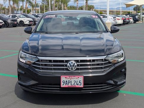 Used 2021 Volkswagen Jetta SE w/ SE Cold Weather Package image 2