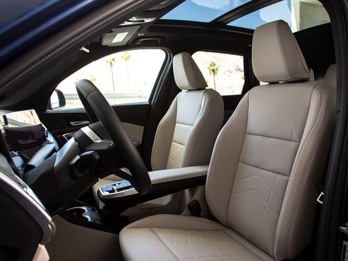 Certified 2025 BMW X1 xDrive28i w/ Technology Package image 18