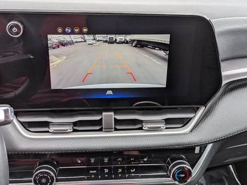 Used 2025 Chevrolet Equinox LT FWD image 21