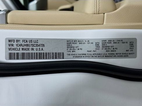 New 2025 Jeep Grand Cherokee Limited image 32