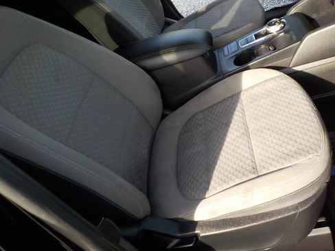 Used 2021 Ford Escape SE w/ SE Sport Appearance Package image 25