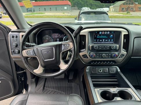 Used 2018 GMC Sierra 1500 Denali w/ Denali Ultimate Package AWD/4WD image 16