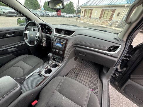 Used 2017 Chevrolet Traverse LT w/ True North Edition AWD/4WD image 9