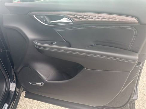 Used 2023 Buick Envision Avenir image 35