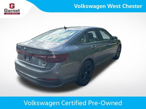 Used 2025 Volkswagen Jetta SE w/ Black Wheel Package FWD image 5