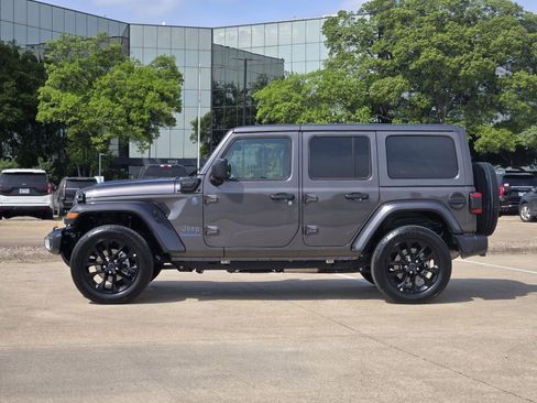 Used 2025 Jeep Wrangler Sahara w/ Safety Group image 4