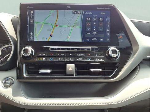 Used 2022 Toyota Highlander Limited AWD/4WD image 18