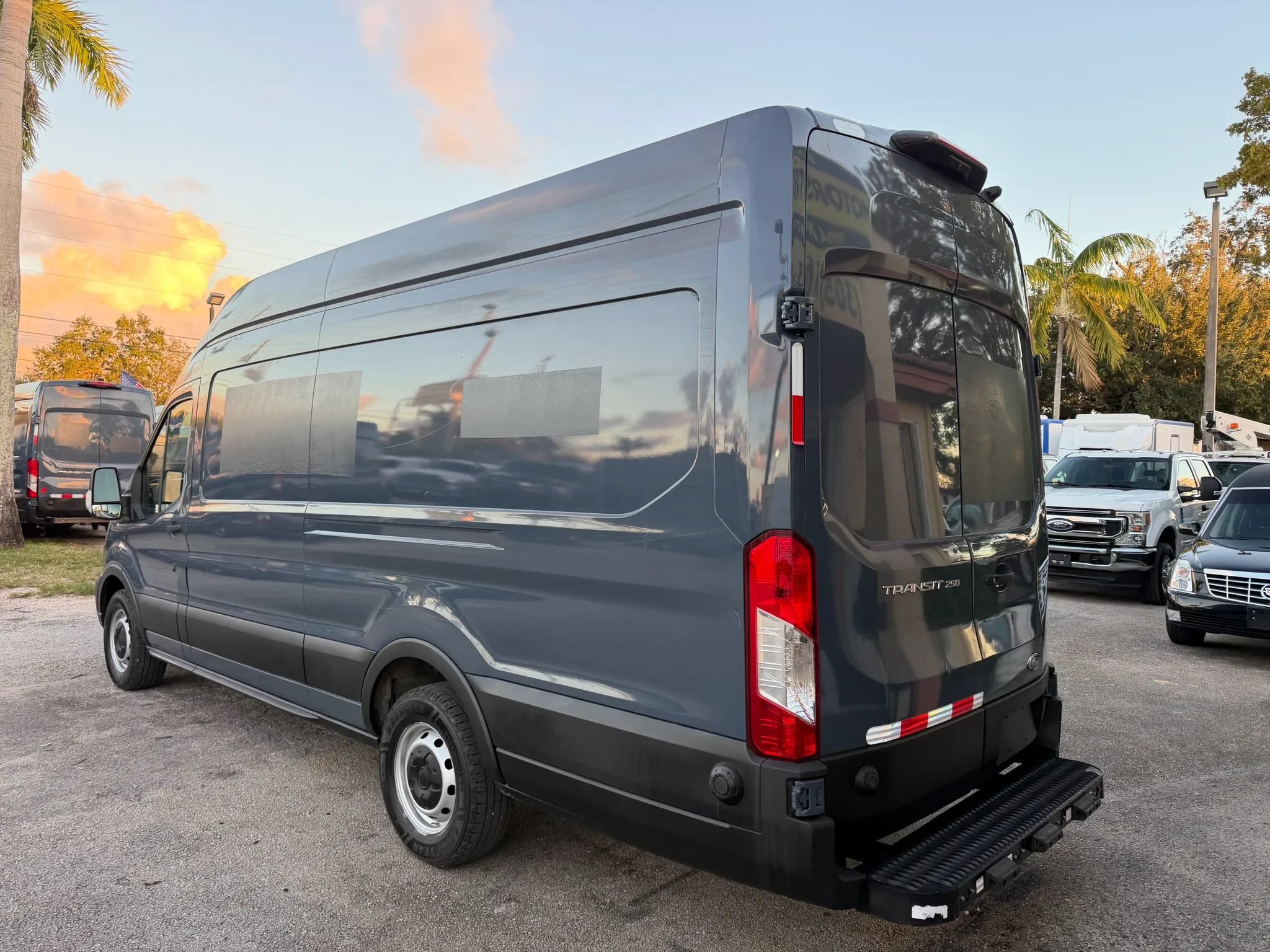 Used 2020 Ford Transit 250 148 High Roof Extended RWD image 3