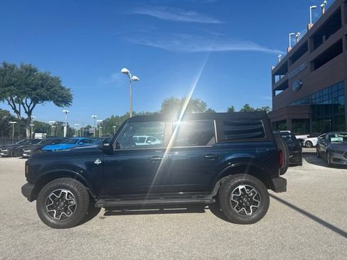 Used 2021 Ford Bronco Outer Banks AWD/4WD image 2