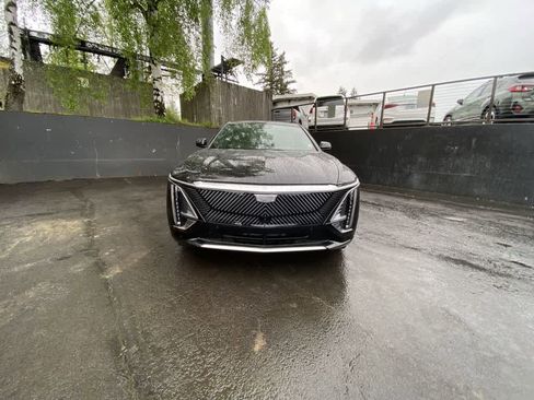 Certified 2025 Cadillac Lyriq Luxury w/ LPO, Floor Liner Package AWD/4WD image 9