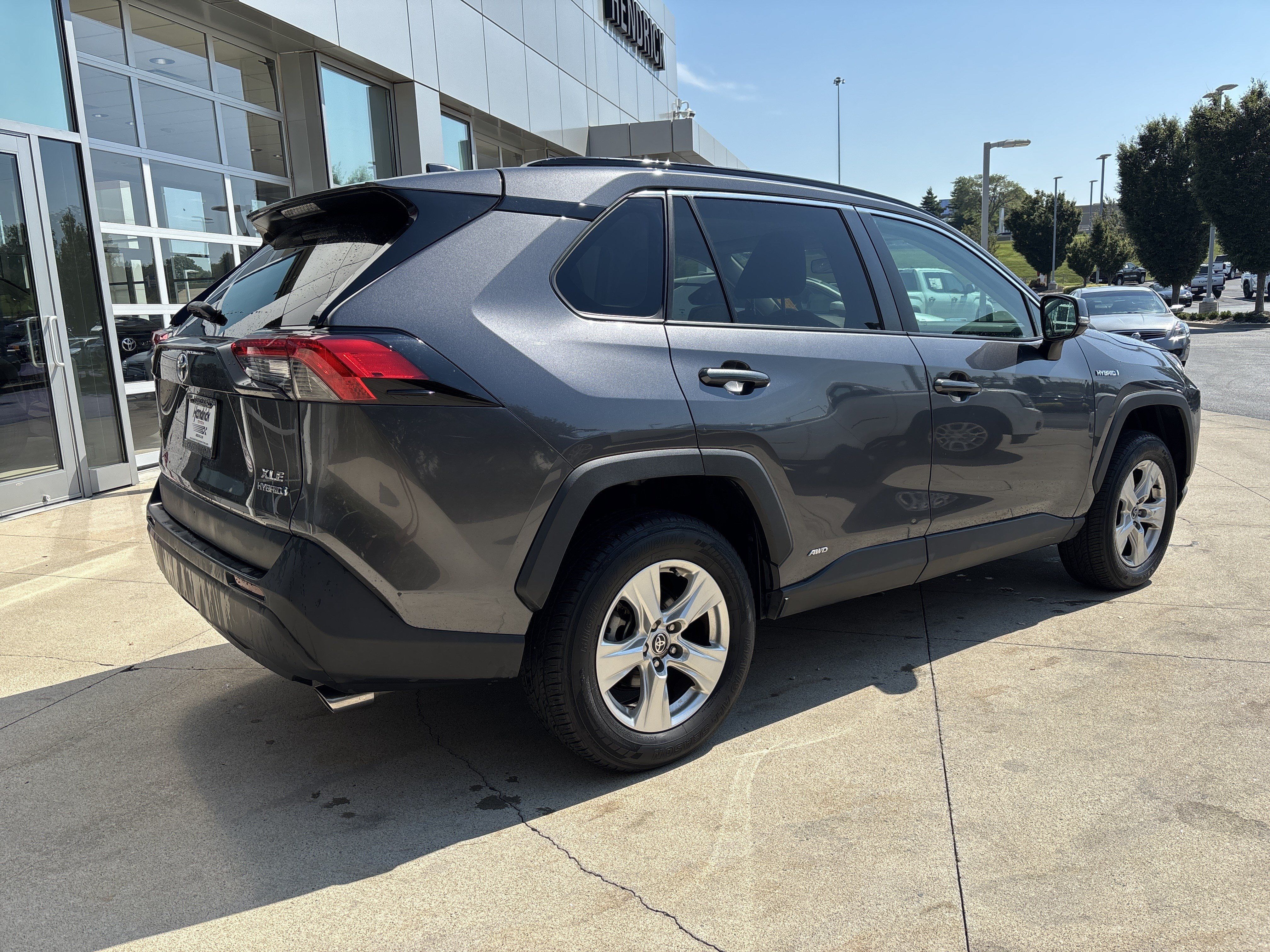 Used 2021 Toyota RAV4 XLE AWD/4WD image 6