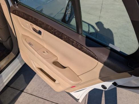 Used 2008 Cadillac DTS w/ Sun And Sound Package FWD image 26
