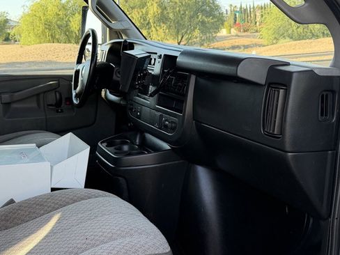 Used 2018 Chevrolet Express 3500 w/ Power Convenience Package RWD image 10