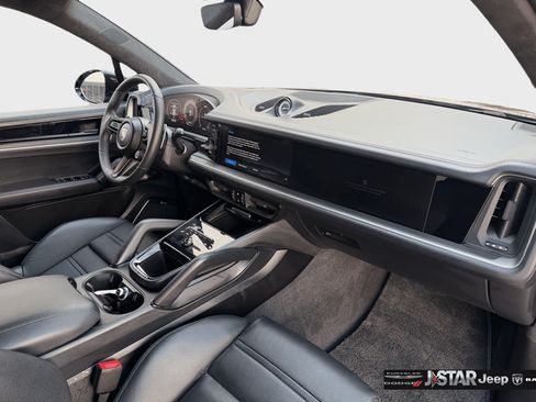 Used 2026 Porsche Cayenne Turbo w/ Technology Package AWD/4WD image 18