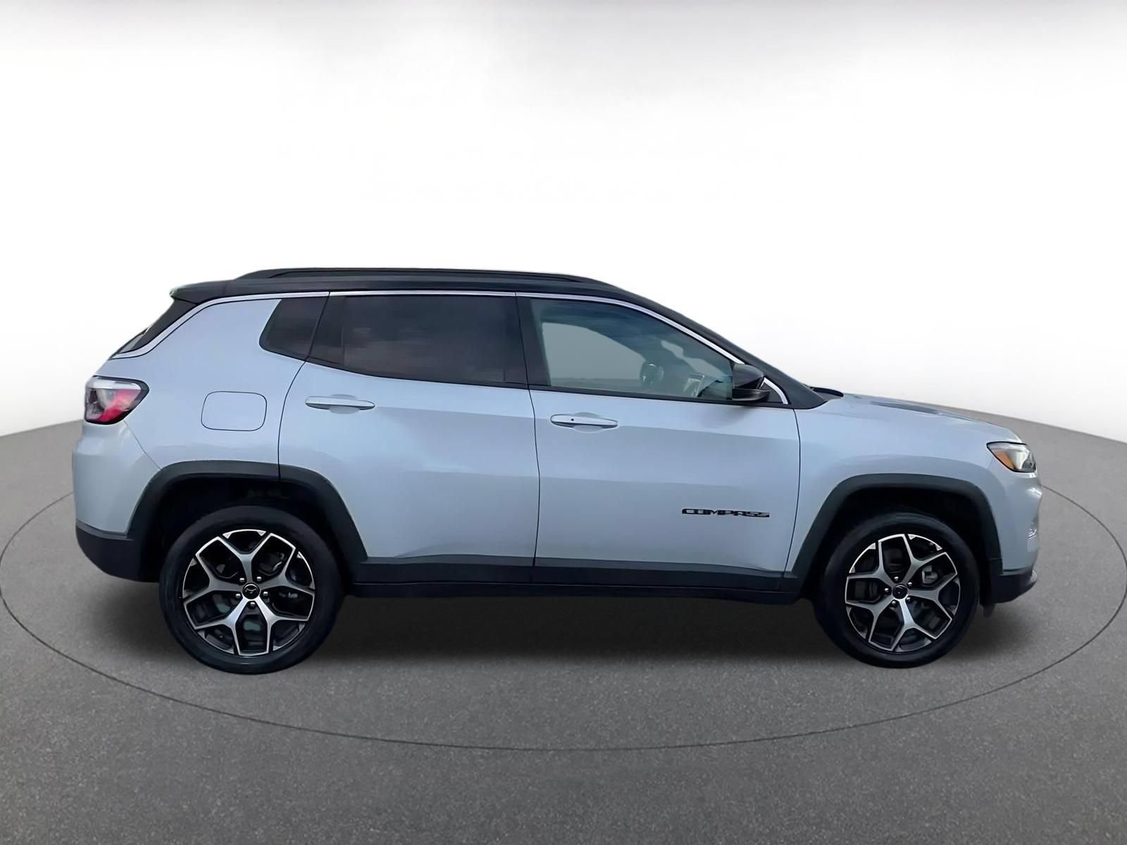 Used 2025 Jeep Compass Limited AWD/4WD image 15