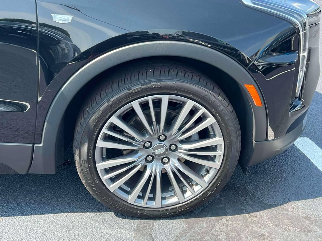 Used 2024 Cadillac XT4 Premium Luxury AWD/4WD image 12