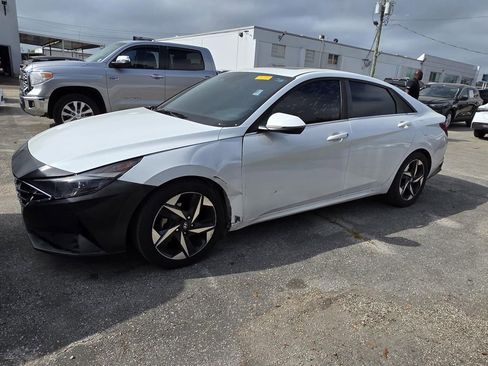 Used 2021 Hyundai Elantra SEL w/ Convenience + Premium Package image 4