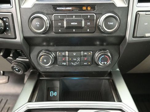 Used 2022 Ford F350 XLT w/ XLT Premium Package image 9