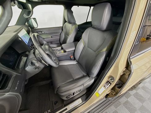 Used 2024 Lexus GX 550 AWD/4WD image 22