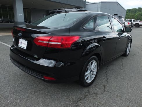 Used 2018 Ford Focus SE FWD image 3