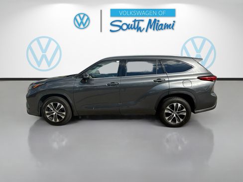 Used 2020 Toyota Highlander XLE image 4