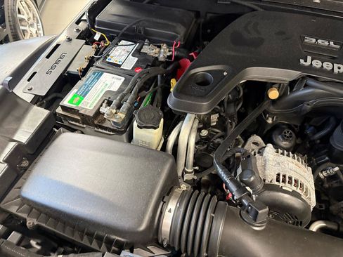 Used 2018 Jeep Wrangler Rubicon AWD/4WD image 28