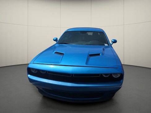 Used 2019 Dodge Challenger SXT RWD image 2