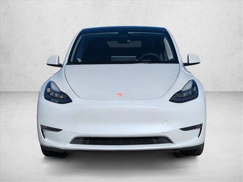 Used 2022 Tesla Model Y Long Range image 2