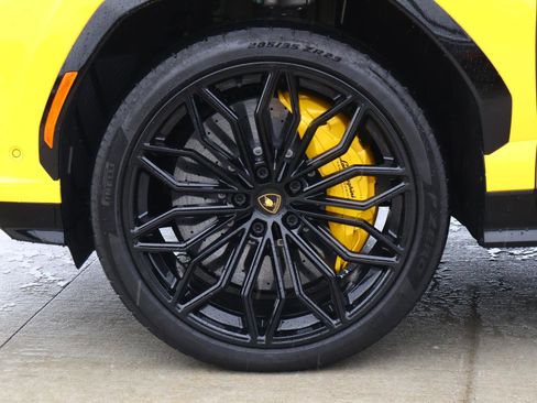 Used 2025 Lamborghini Urus SE AWD/4WD image 8