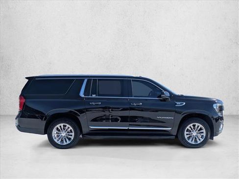 Used 2021 GMC Yukon XL SLT w/ SLT Luxury Plus Package image 4