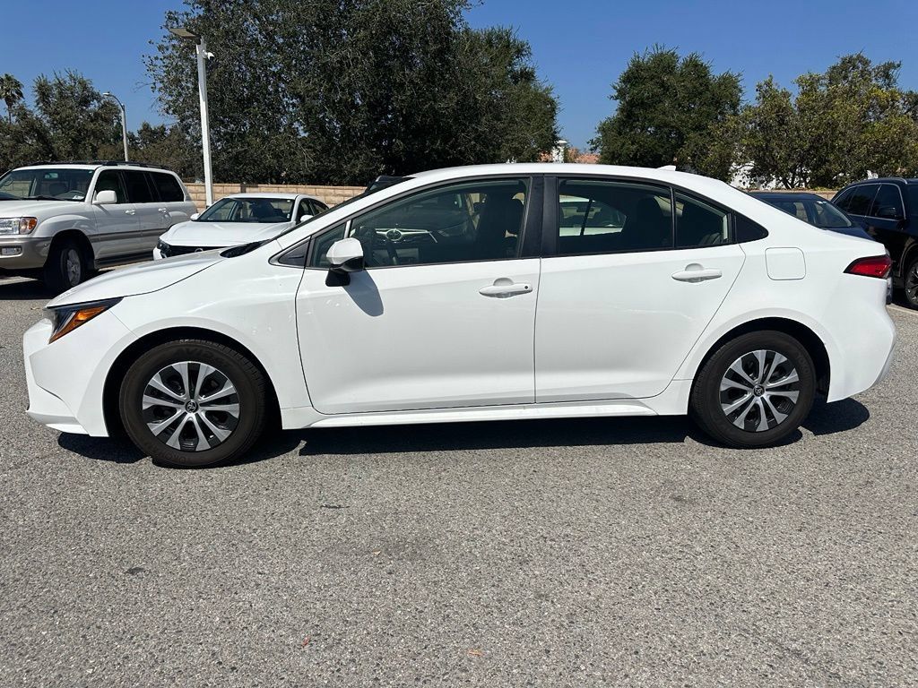 Used 2022 Toyota Corolla LE w/ Carpet Mat Package (TMS) FWD image 2
