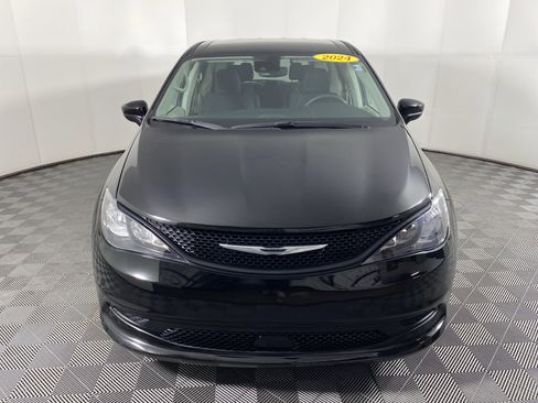 Used 2024 Chrysler Voyager LX image 11